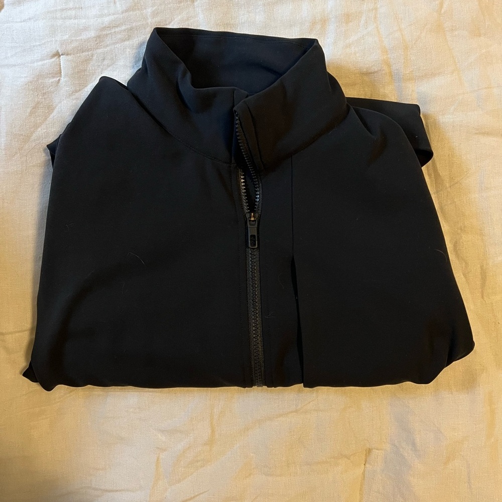 LuLulemon black zipped coat
